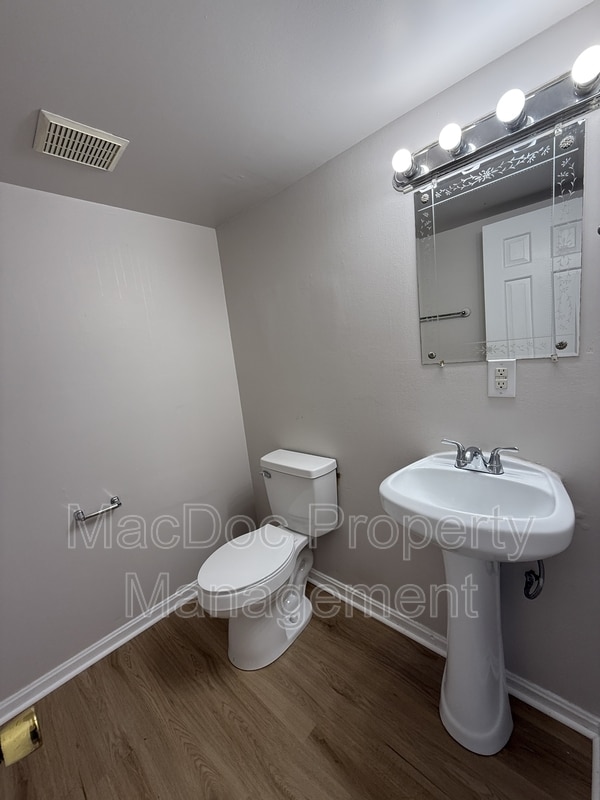 Building Photo - 534 Olde Greenwich Cir