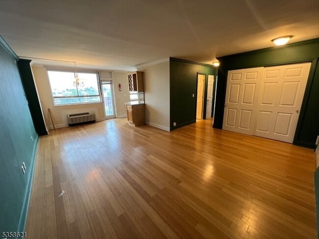 Building Photo - 100 Manhattan Ave