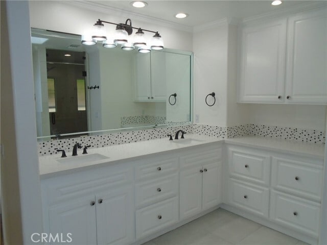 Building Photo - 790 Vía Santa Catarina