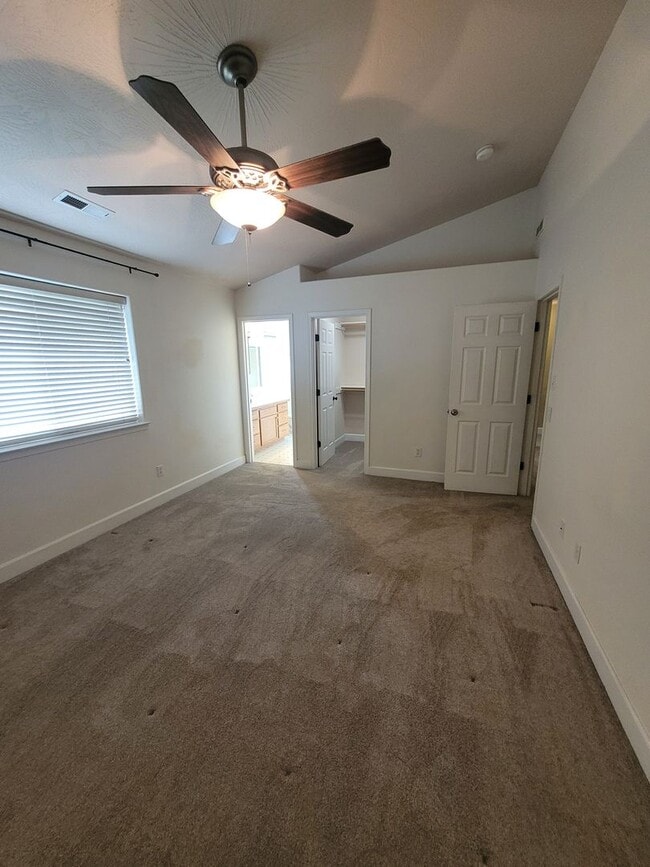Building Photo - Charming and Spacious 3BB/2.5BA home for rent!  AVAILABLE NOW