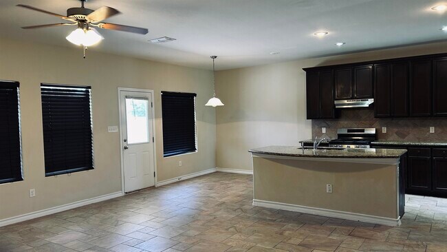 Building Photo - 332 Silverleaf Oak