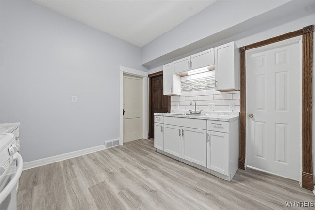 Building Photo - 76 Anderson Pl