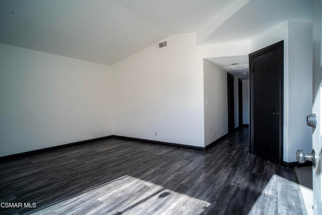 Building Photo - 837 Sunrise Ct