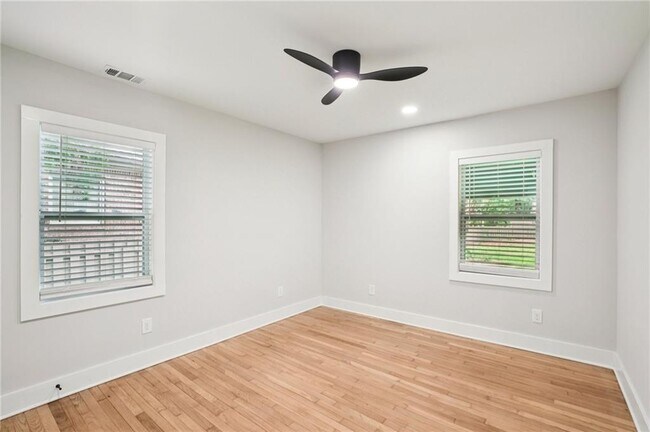 Building Photo - 5170 Chamblee Dunwoody Rd