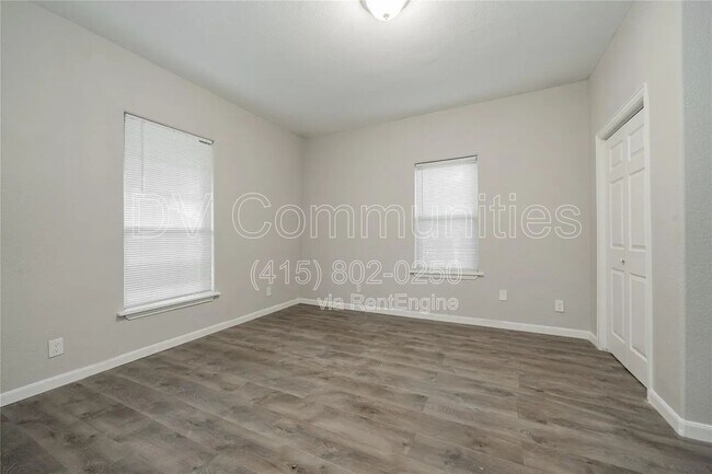 Building Photo - 606 E Brin St