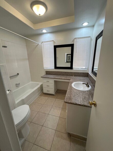 Building Photo - 1065 S Holt Ave