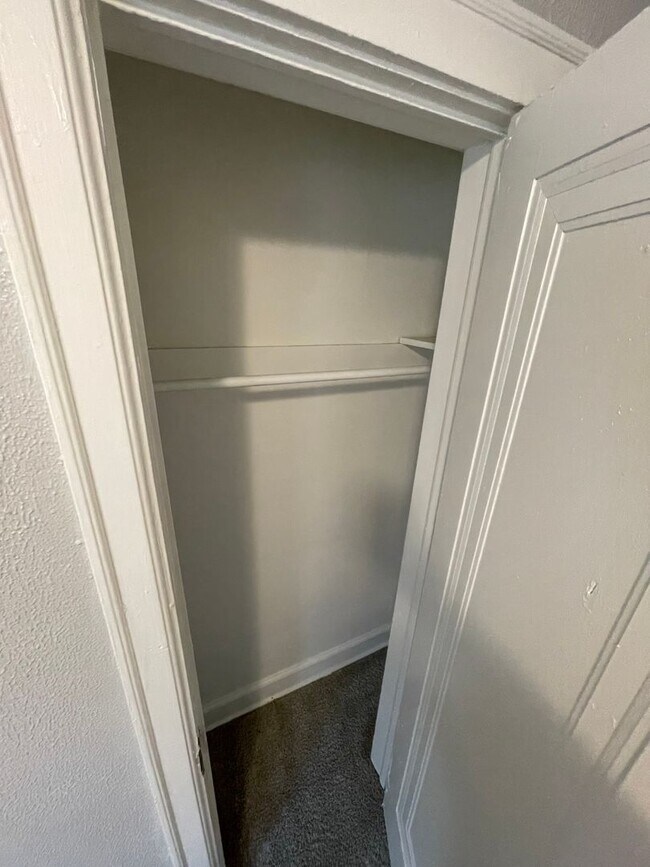 Building Photo - SECTION 8 ONLY! INSPECTION READY 3-BEDROOM...