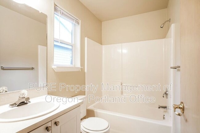 Building Photo - 3633 NE 158th Ave