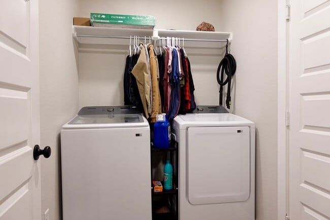 Building Photo - 413 Graze St