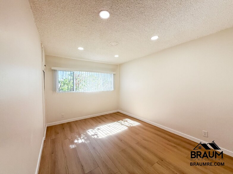 Building Photo - 5252 Hermitage Ave