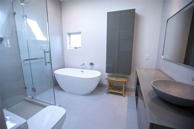 Building Photo - 3512 Mt Vernon St