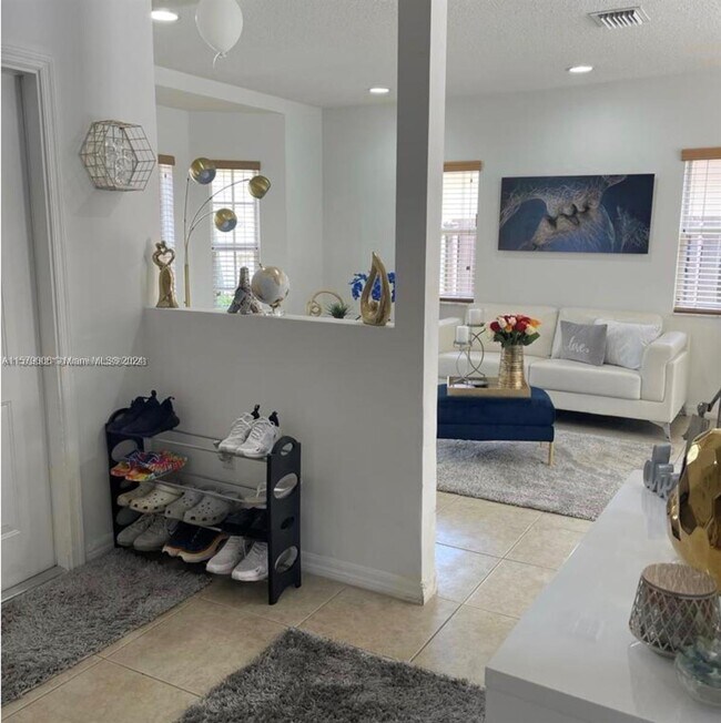 Building Photo - 1975 NE 36th Ave