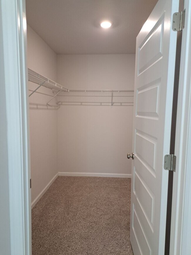 Building Photo - 4897 Shurer Ln