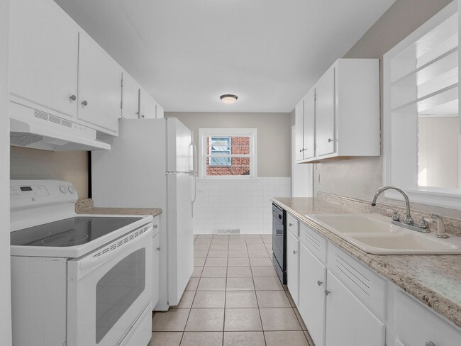Building Photo - 4 Bedroom/ 2 Bath Home for Rent in NW Roanoke
