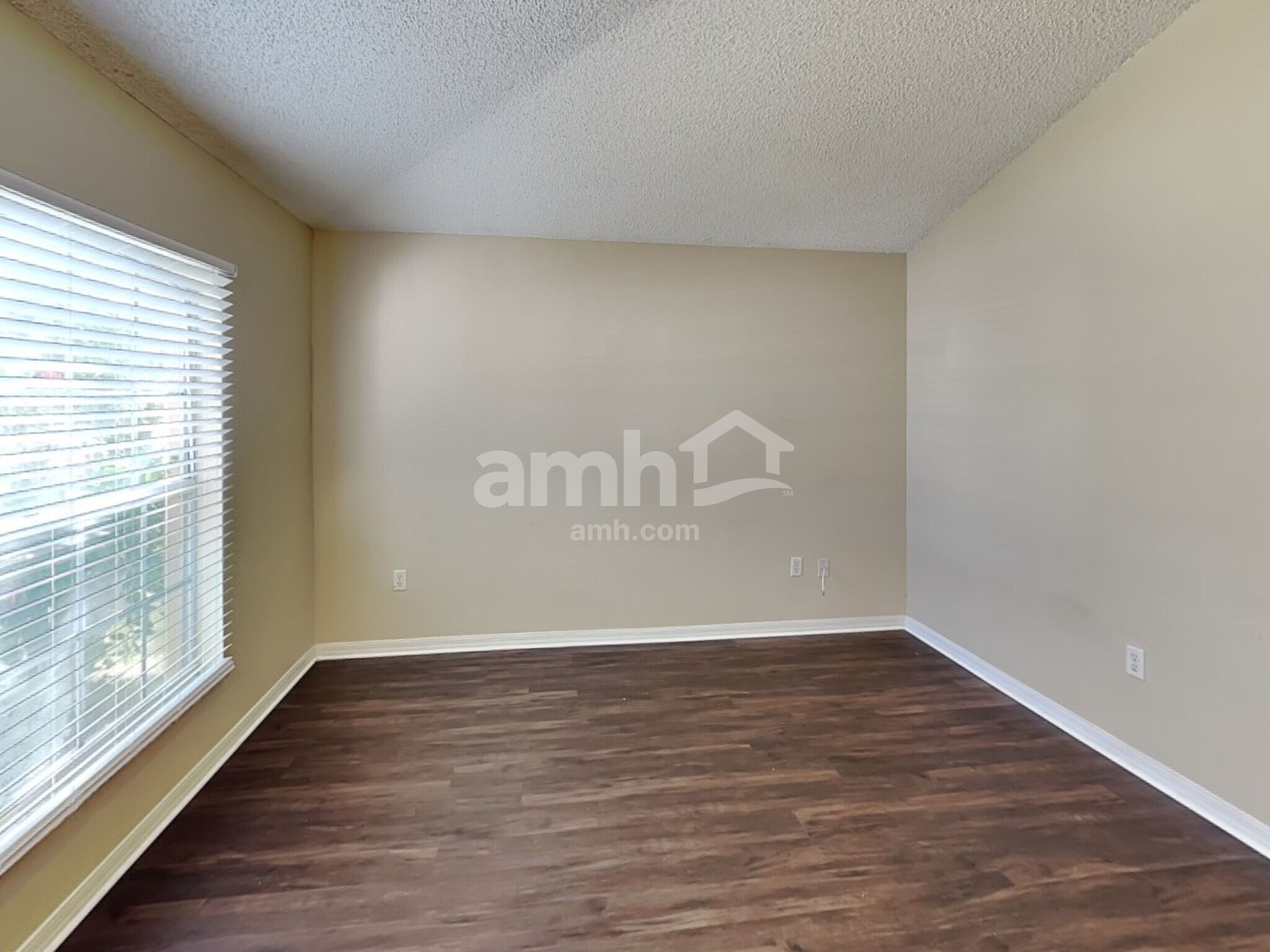 Building Photo - 635 Sedgewood Cir