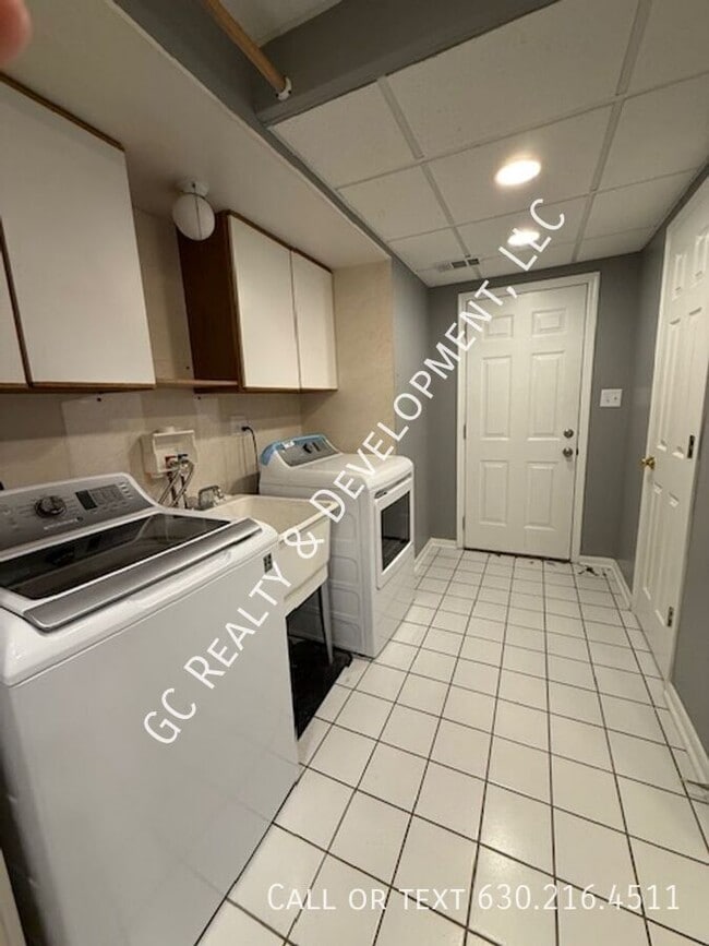 Building Photo - 609 Pinecroft Dr