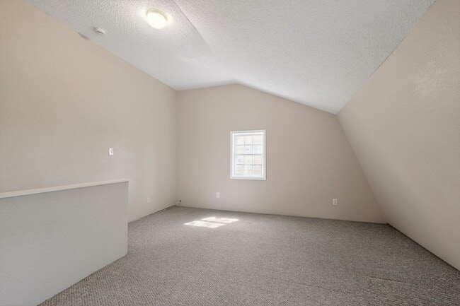 Building Photo - Charming 3BR Duplex in Dunmore