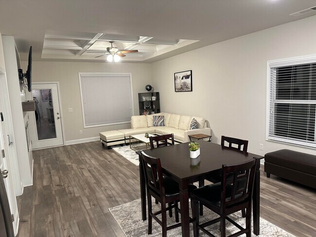 Building Photo - 5057 Silver Fox Trl