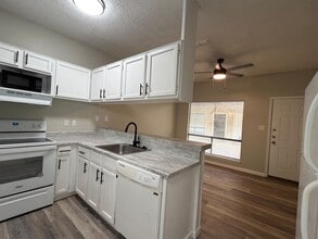 Building Photo - 1 bedroom - Gazebo- Near SFA, NO PETS!