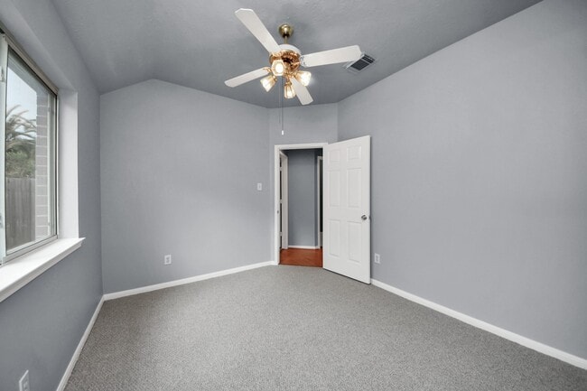 Building Photo - 9711 Andrews Ln