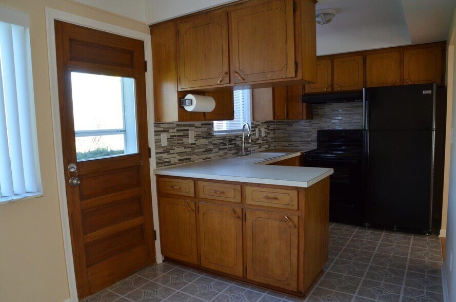 Kitchen - 5445 Chicago Rd