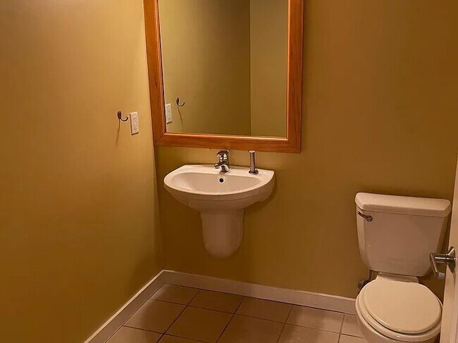 Building Photo - "Charming 1-Bedroom Oasis in the Heart of San Francisco!"