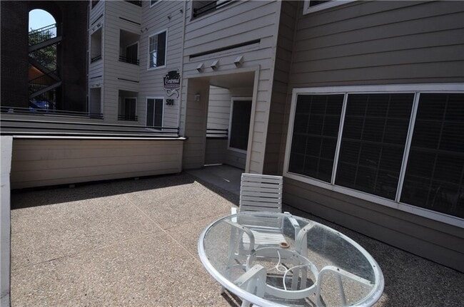 Building Photo - 501 W 26th St