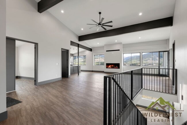 Building Photo - 348 Lake View Dr