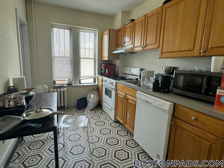Building Photo - 452 Park Dr