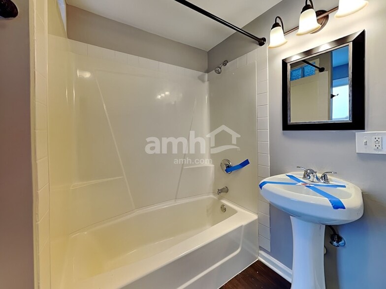 Building Photo - 132 Bush Dr