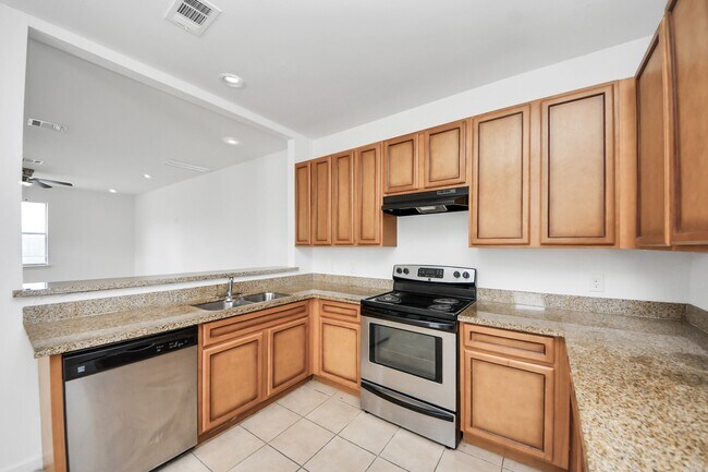 Building Photo - 4311 Oak Ridge Dr