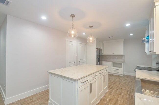 Building Photo - 7414 Grape St