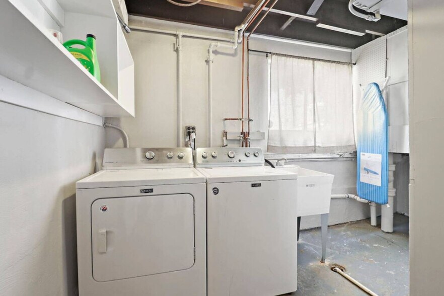 Building Photo - 207 N Beverly St