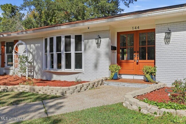 Building Photo - 144 Rollingwood Dr