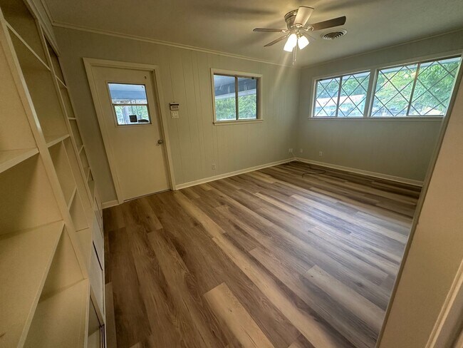 Building Photo - Lynbrook Subdivision