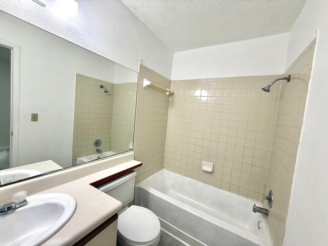 Building Photo - Duplex for Lease in Round Rock