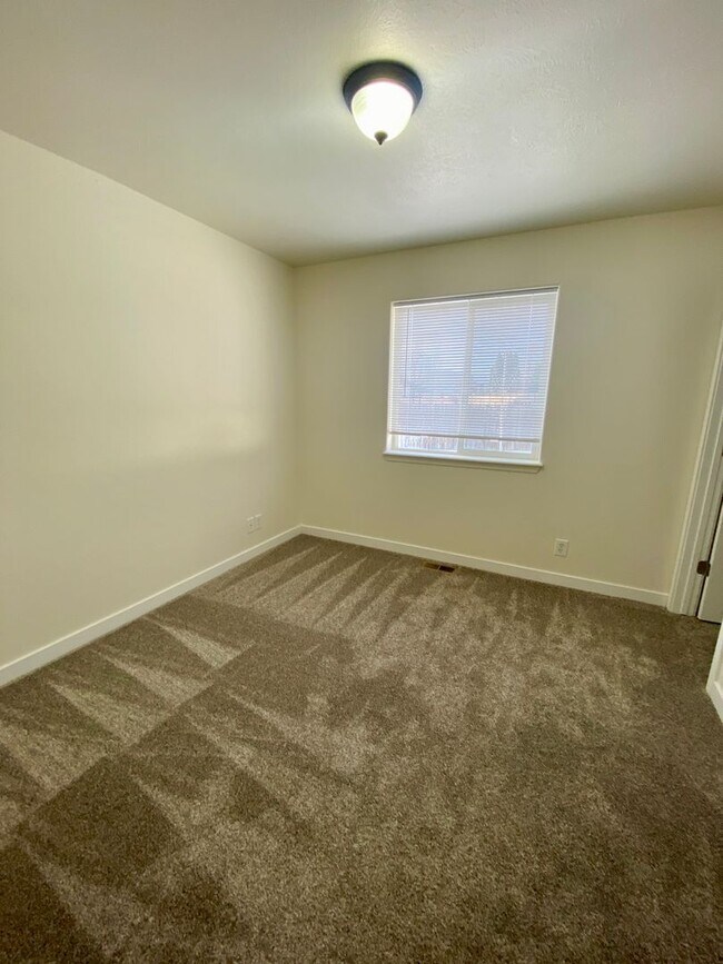 Building Photo - Beautiful home in highly sought after CDA ...