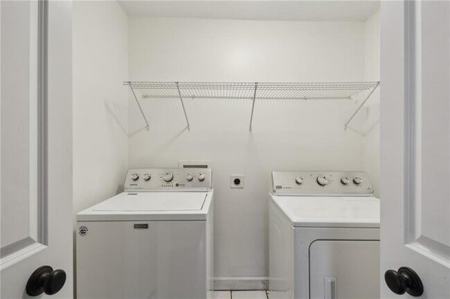 Building Photo - 1833 Flat Shoals Rd SE