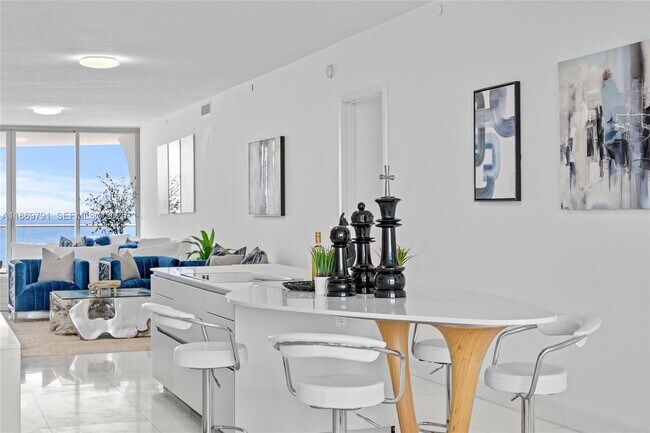 Building Photo - 16901 Collins Ave