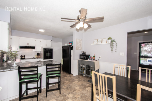 Building Photo - 4828 Bond-
