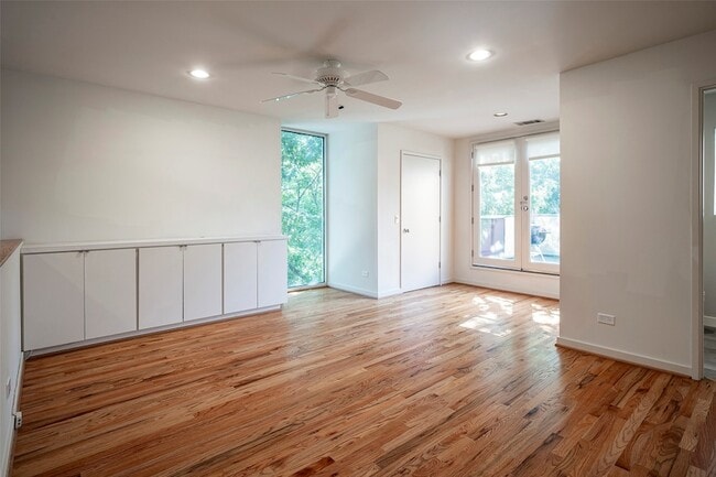 Building Photo - 3372 Miro Pl