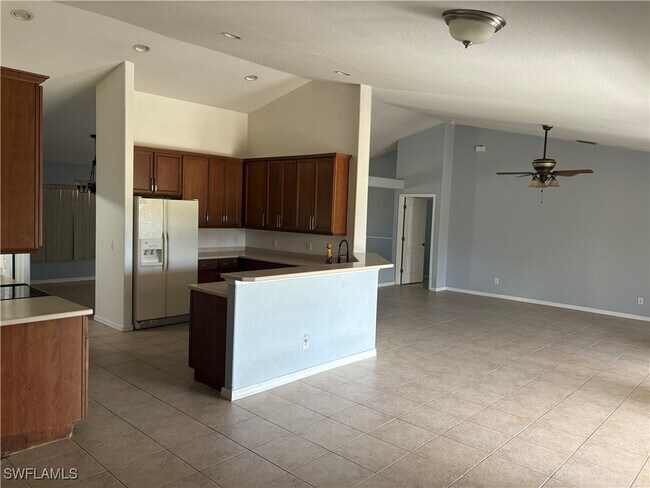 Building Photo - 421 NW 36th Ave