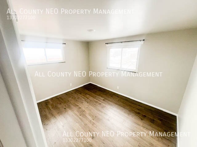 Building Photo - 1737 Portage Trail