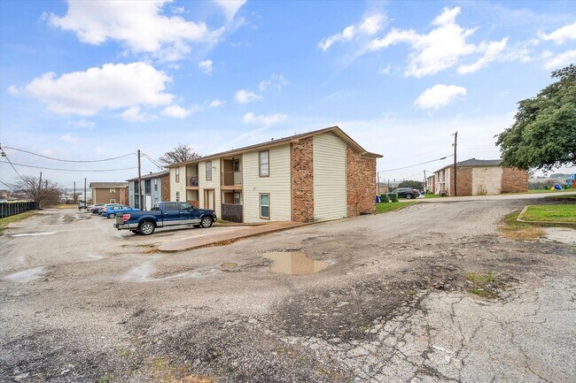 Building Photo - 8000 Cambridge Cir