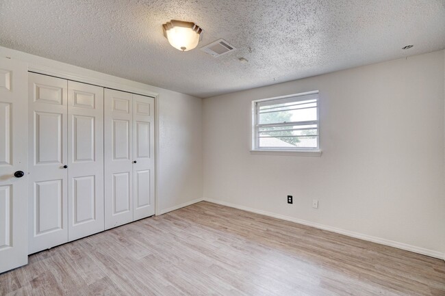 Building Photo - Ask About Our Half Off Special!!  Spacious...