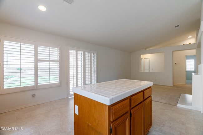 Building Photo - 1690 Springhaven Ave