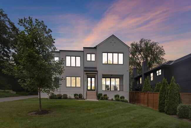 Building Photo - BEAUTIFUL CUSTOM BUILT HOME. 12 SOUTH ACRO...