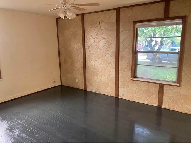 Building Photo - 6406 Schiller St