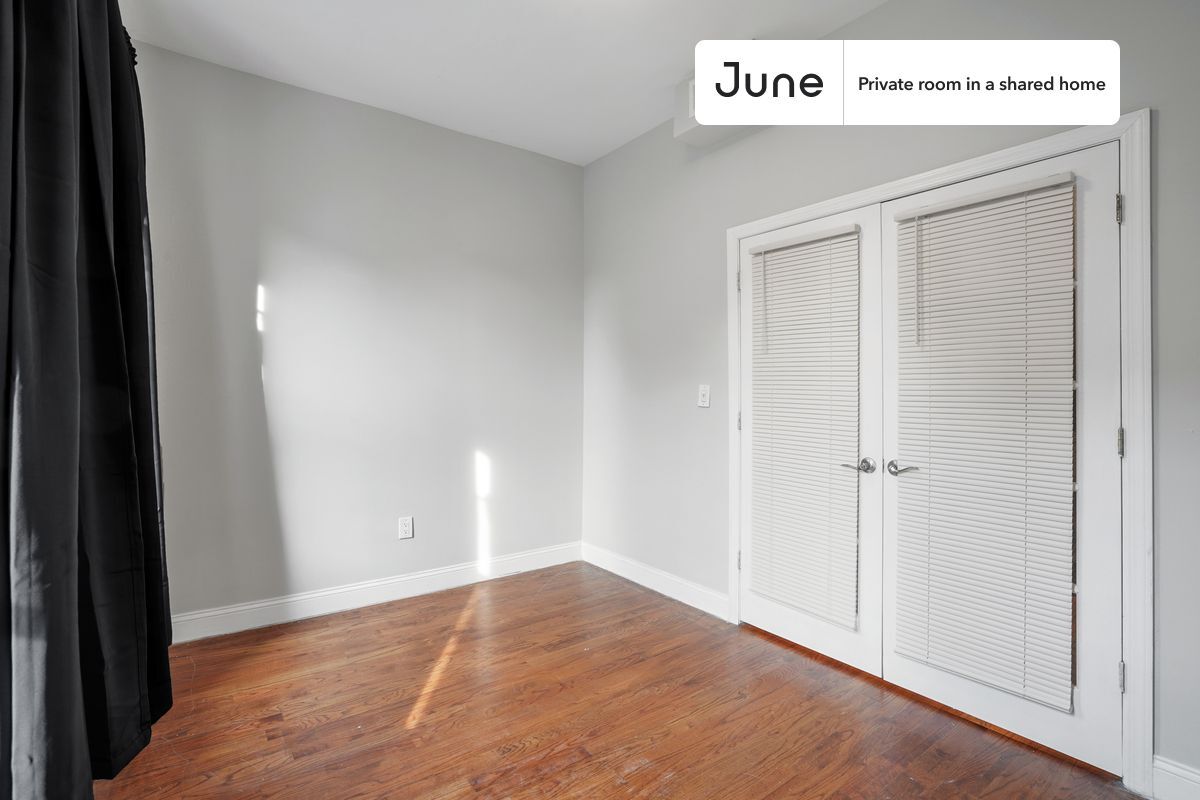 Building Photo - Room in Shared 4 bed/1 bath home