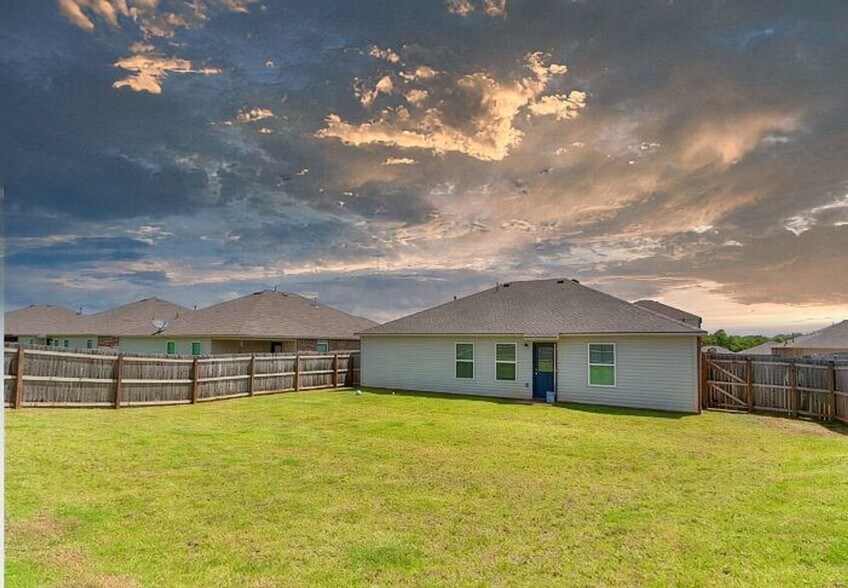 Building Photo - 13229 Bridgewater Dr